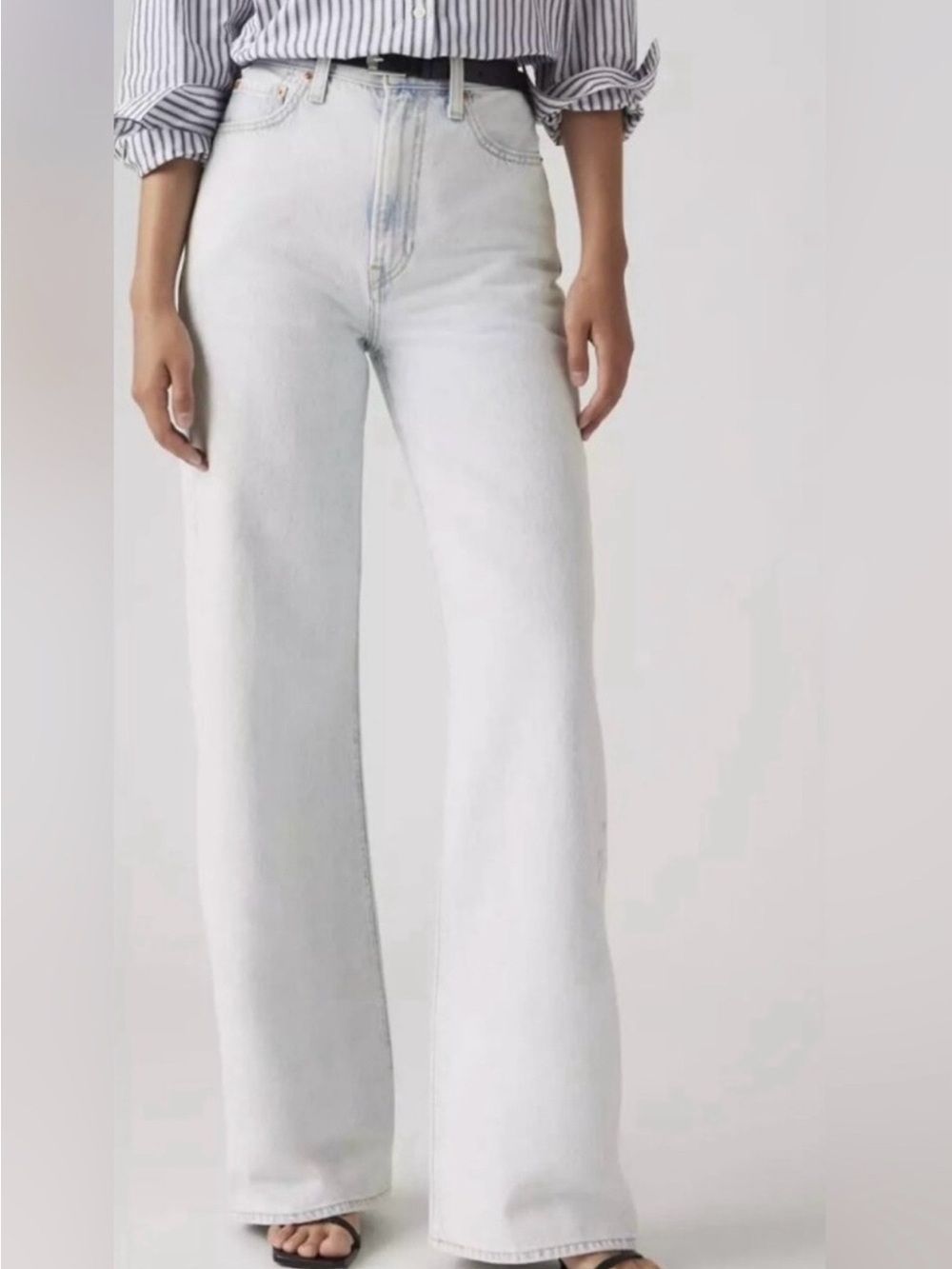 Levi's Ribcage Wide Leg Jeans Women's Size 31
Waist 32"